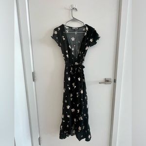 CLEARANCE 80% off 🌸summer floral wrap dress🌸